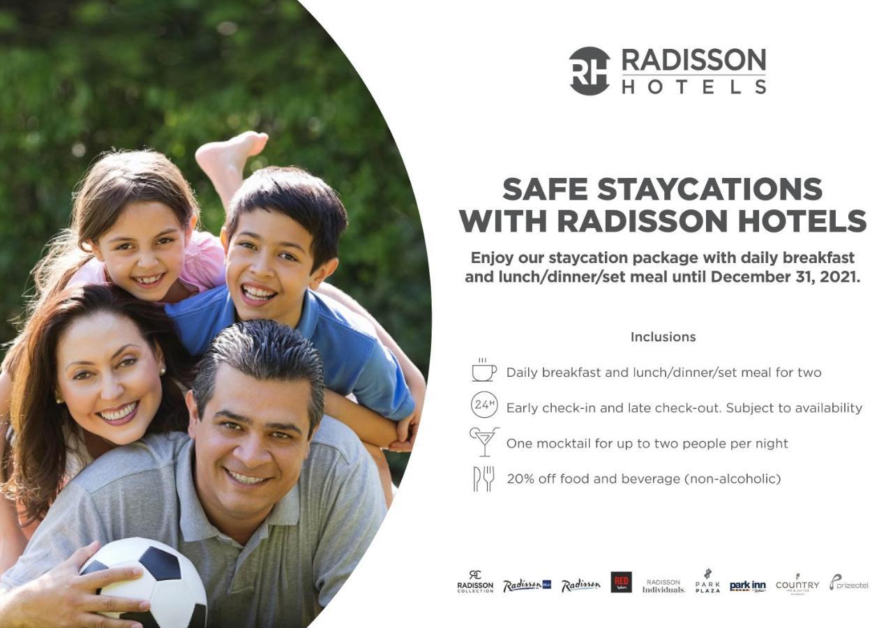 Radisson Chandigarh Zirakpur Buitenkant foto A Radisson Hotels advertisement