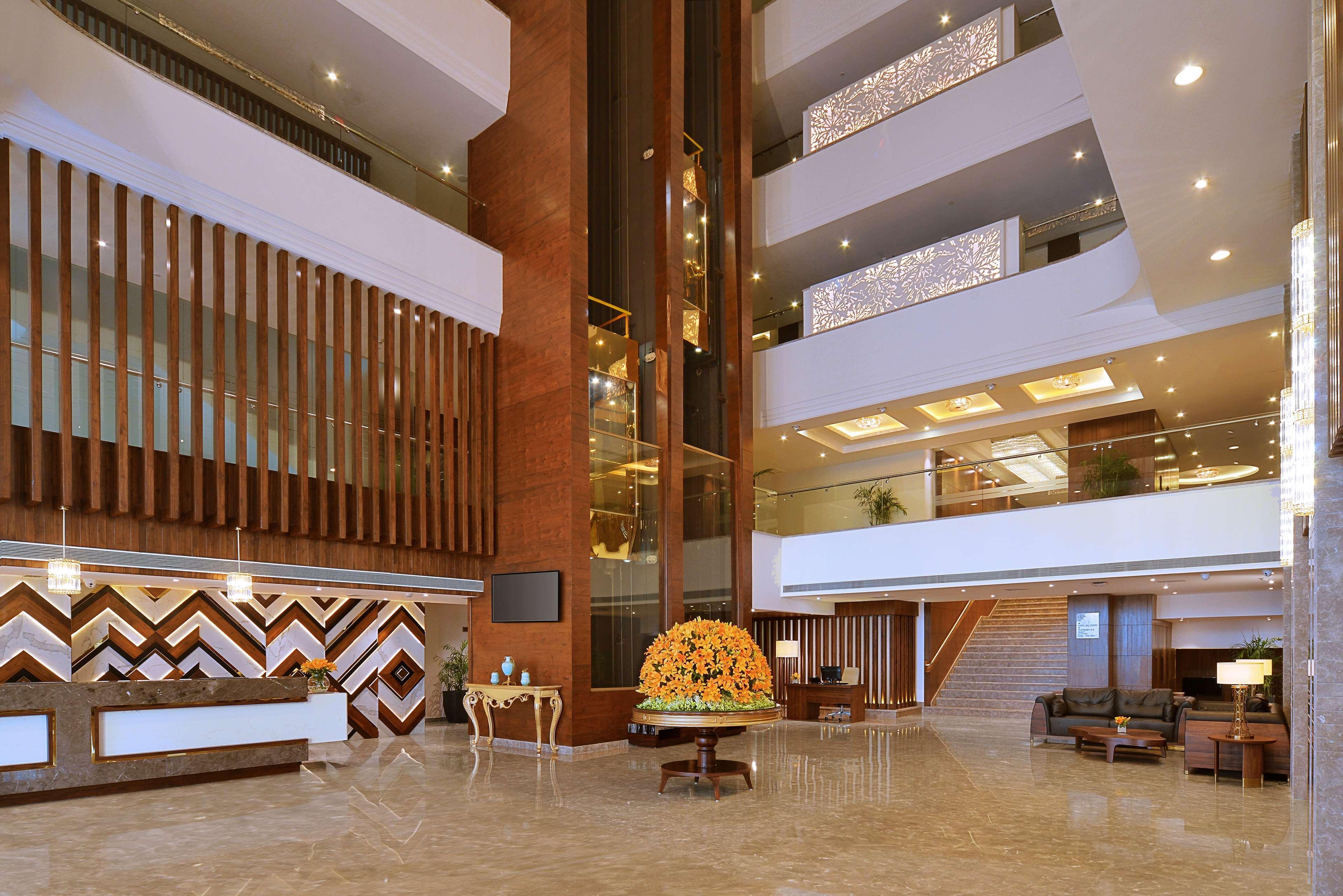Radisson Chandigarh Zirakpur Buitenkant foto The lobby of the hotel