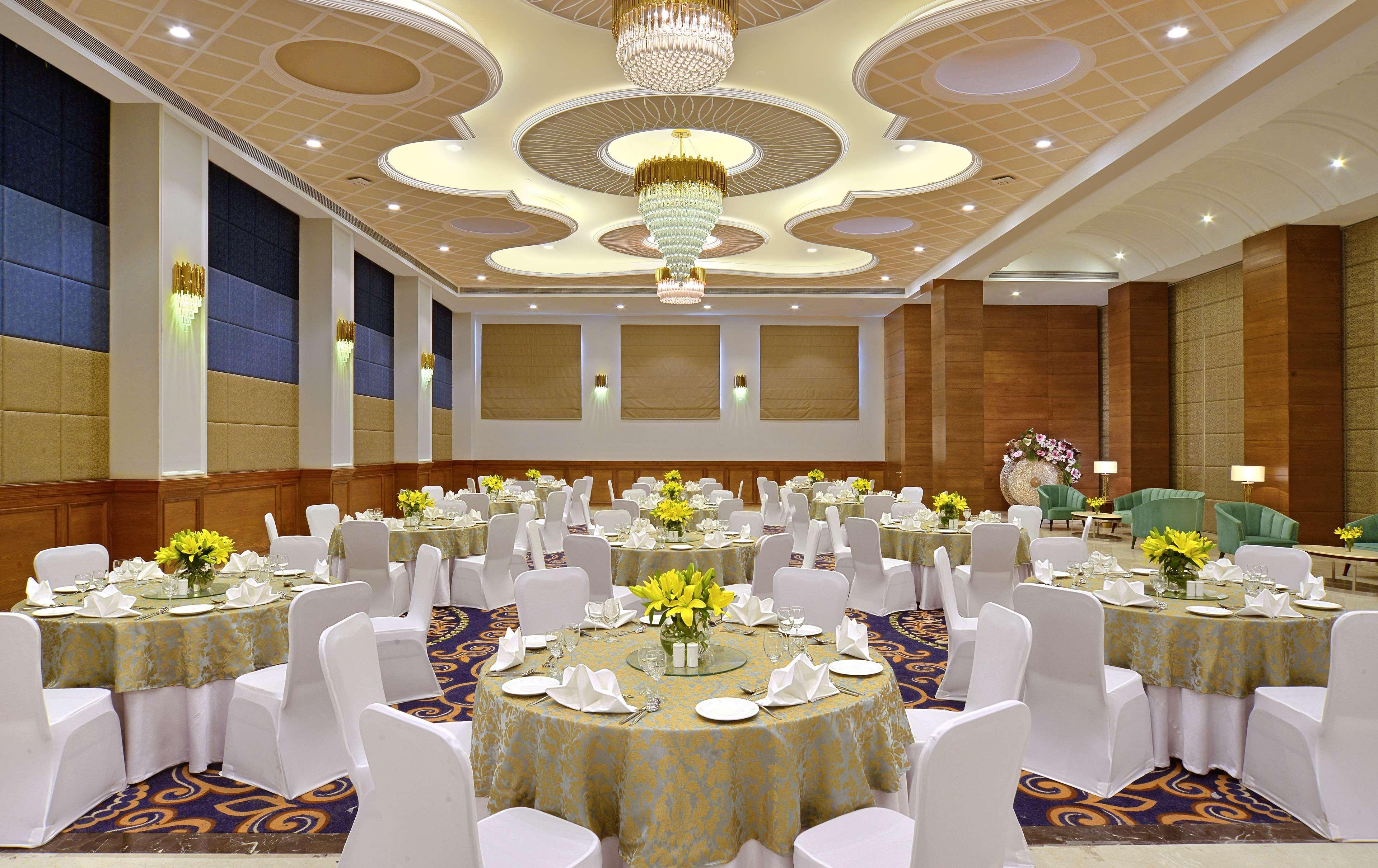 Radisson Chandigarh Zirakpur Buitenkant foto The Grand Ballroom