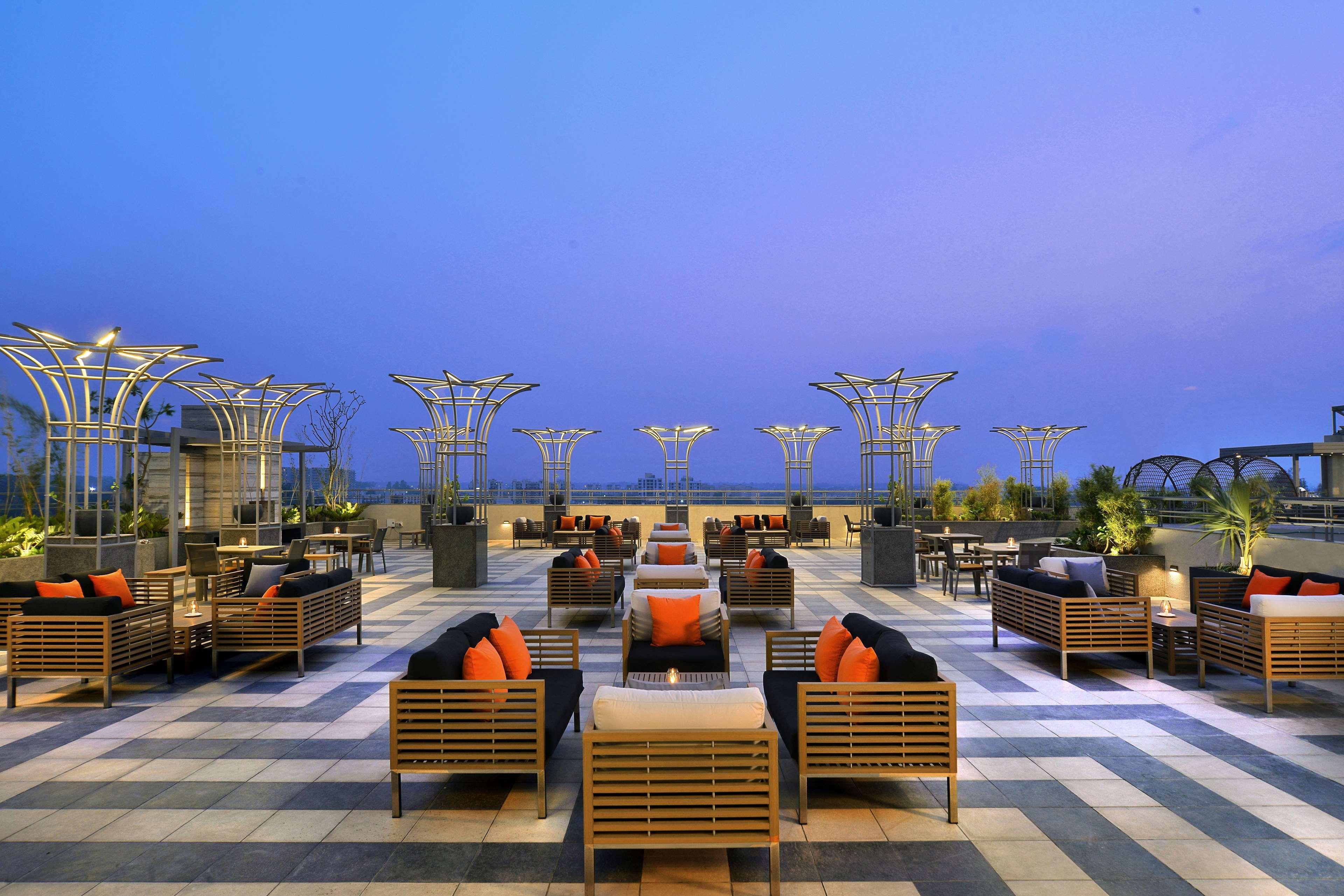Radisson Chandigarh Zirakpur Buitenkant foto The Park, New Delhi