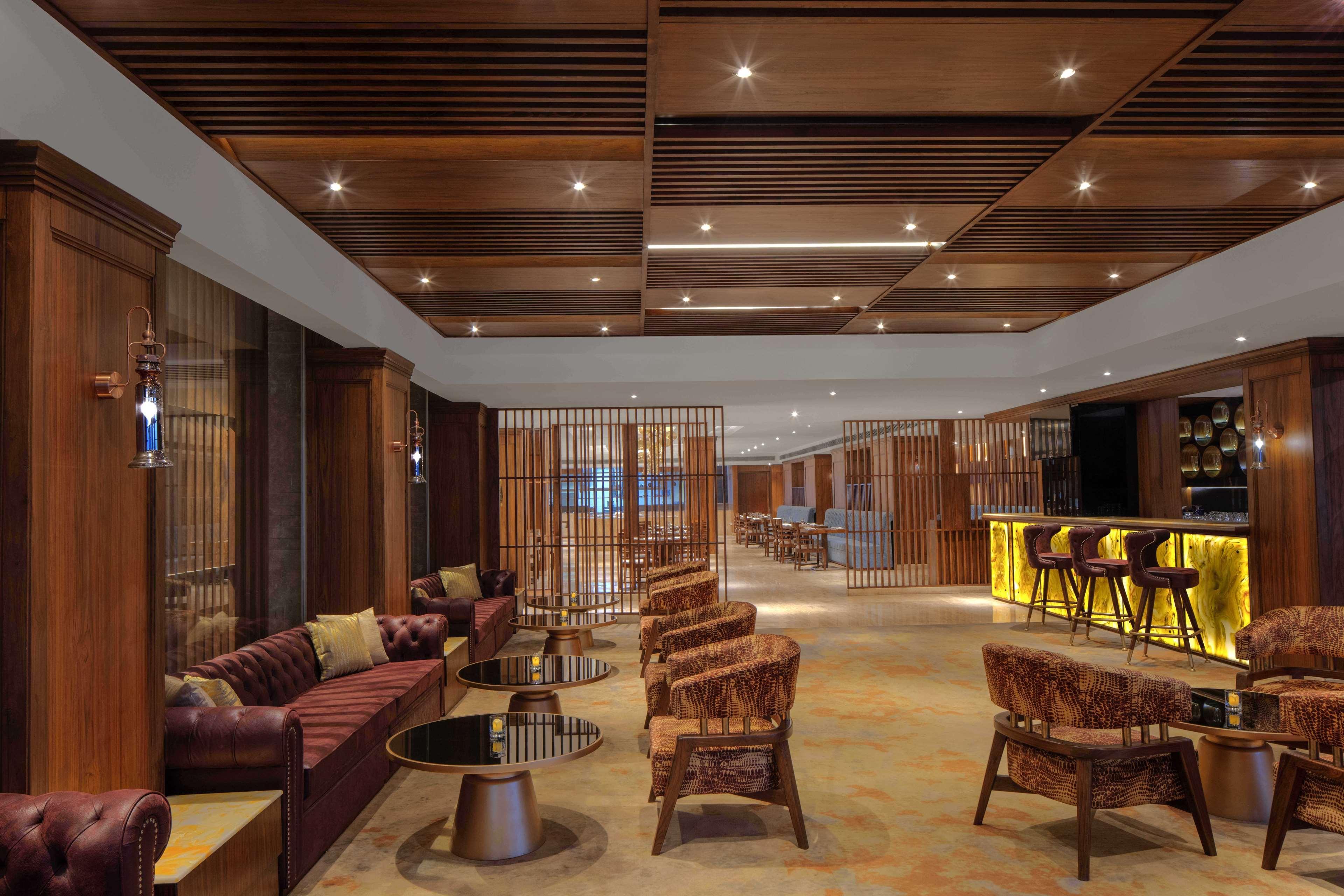 Radisson Chandigarh Zirakpur Buitenkant foto The lounge at the airport