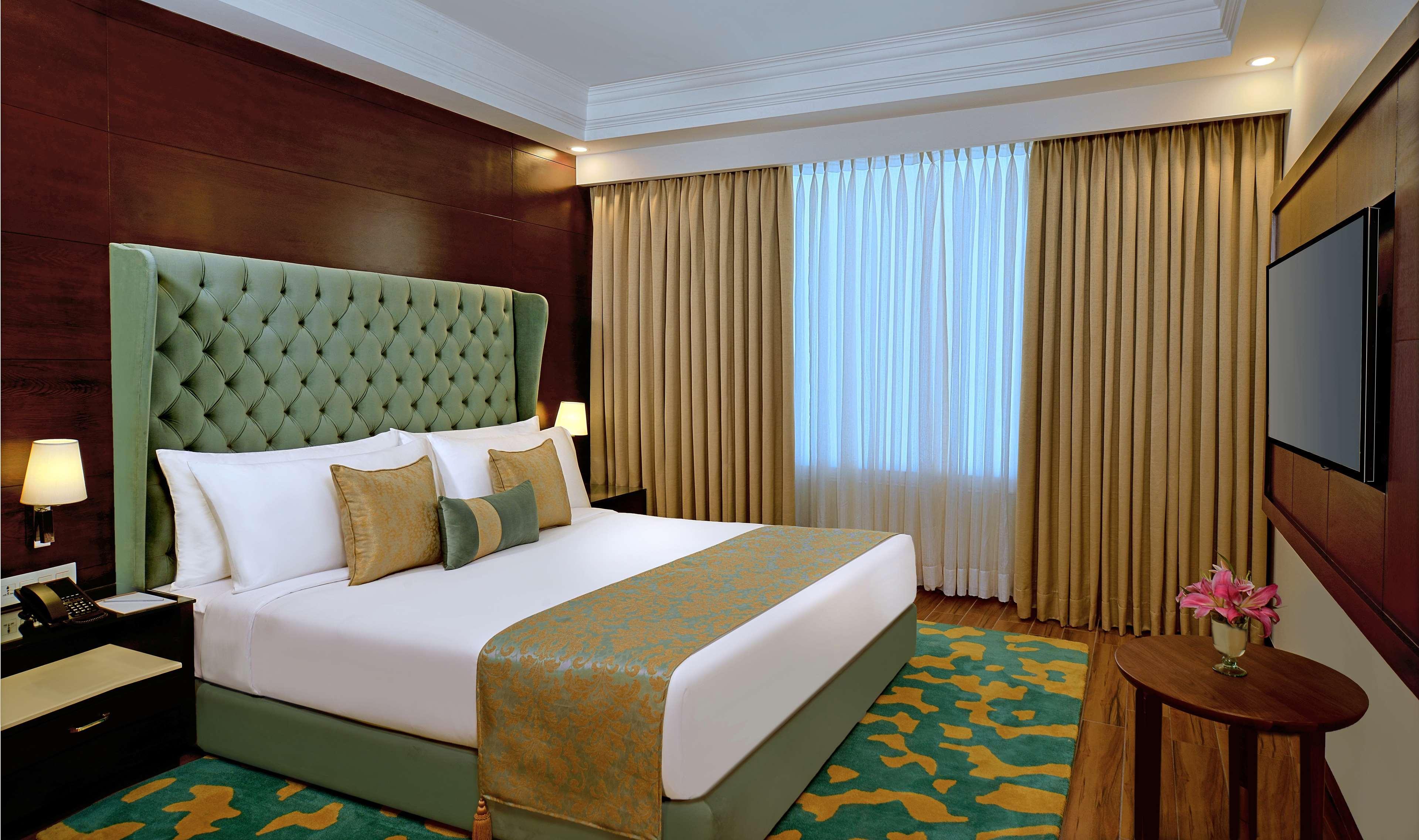 Radisson Chandigarh Zirakpur Buitenkant foto A room at the Taj Bengal